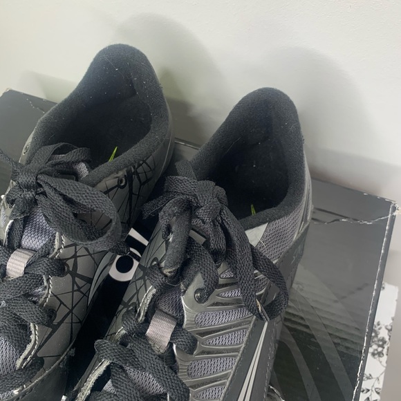 Saucony spitfire Cleats Black | Grey - Picture 7 of 10